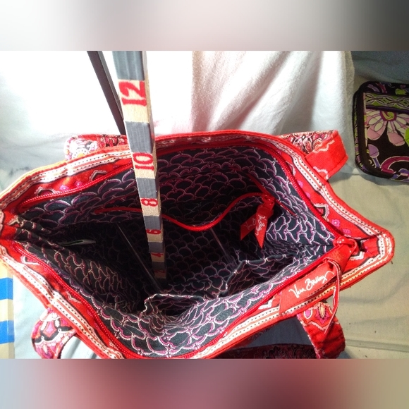 Red Motif Vera Bradley Small Tote § - Picture 10 of 12